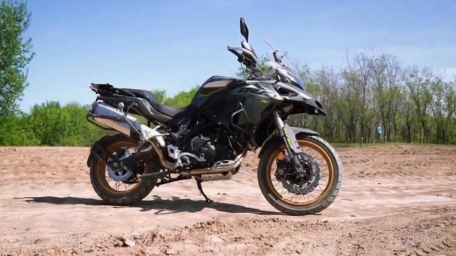 WHICH IS BETTER? Honda CB500X vs Benelli TRK 502X vs Voge 500DSX