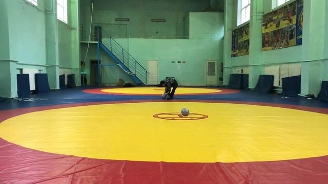 Борцовская эстафета с мячом - команда 2 - кто быстрее!!!