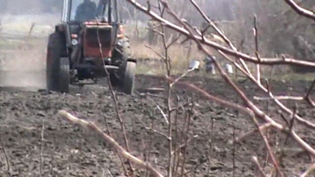 Боронование почвы ЮМЗ
