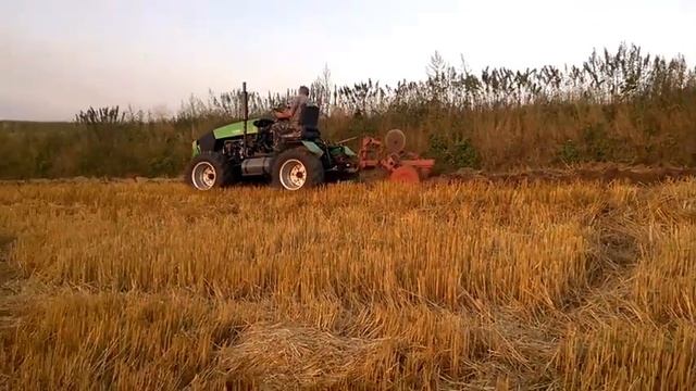 Traktor ciągnik sam 4x4 test z pługiem, orka ścierniska test polowy, plowing stubble смотреть онлайн