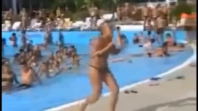 ЛЕЖУ НА ПЛЯЖУ  ...прикольн