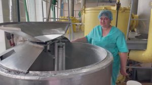 Как делают сгущённое молоко, масло и сыр? Экскурсия по маслозаводу (пгт Уни, Кировская область)