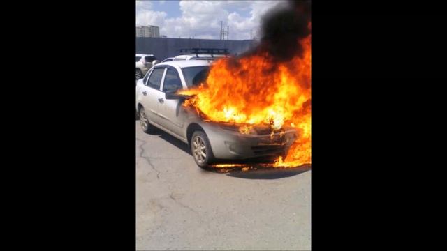 Казахстан; Подожгли машину на Дине базаре в Атырау смотреть онлайн
