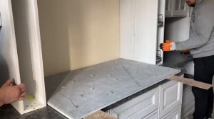 Монтаж столешницы и фартука из кварцевого агломерата/кварца