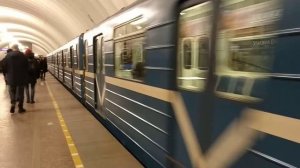 Метро состав 81.540.1 на станции Старая деревня