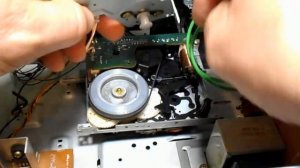 Aiwa AD F450. Звук плывёт, не работает перемотка назад. Вытянулся пассик. Заменим - это простою