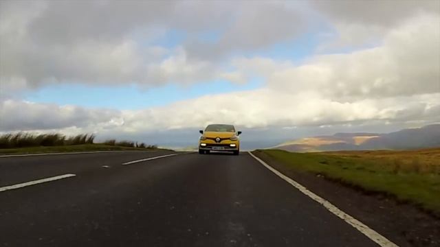 New vs old Renaultsport Clio 200 shootout