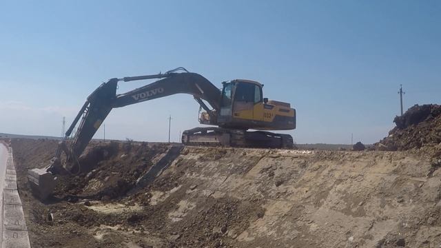 Формирование идеальных откосов экскаватором смотреть онлайн