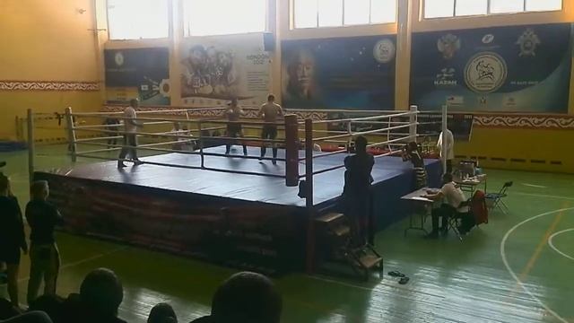 Артур Гайнутдинов, синий угол, 1бой-2раунд смотреть онлайн