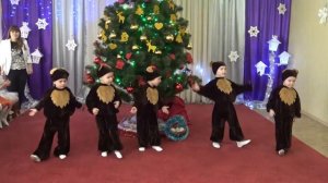 Танец Медвежат. Под елочкой танцует ватага медвежат