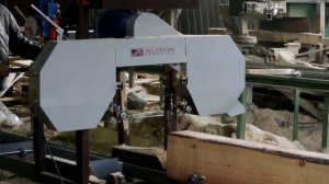 Видео новой ленточной пилорамы Астрон VZK-10. Первое бревно.