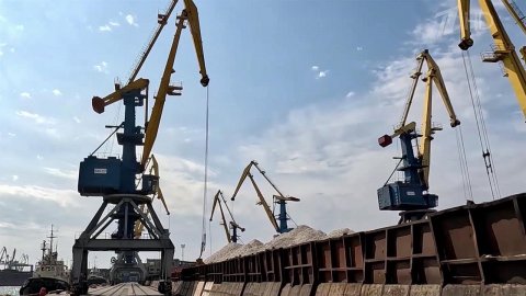 В ДНР полным ходом идет восстановление стратегического объекта - торгового порта в Мариуполе