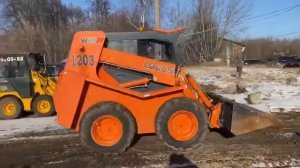 Минипогрузчик LOCUST 1203