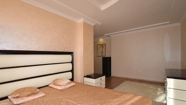 Просторная трехкомнатная квартира рядом с метро Пушкинская смотреть онлайн