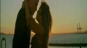 Жизнь нам дарит любовь.......