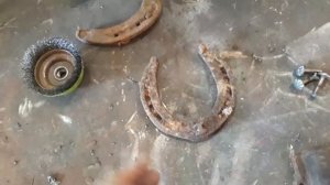 Как сделать ключницу из подковы!!!