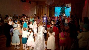 Мы повесим шарики, а потом фонарики...Ёлка ДДЮТ Кронштадт 2015г