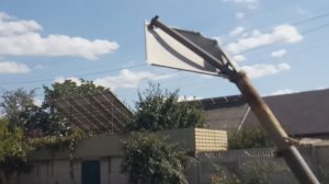 Знак погнули Херсон 2022 аварийно-опасные перекрестки. Улица Украинская-Кременчугская. Столб, забор.