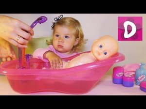 Купаем Пупсика в Ванночке Распаковка Набора с Душевой Лейкой Bath time Doll in the bath