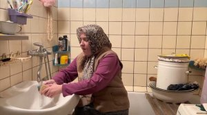 Бабуля, внук и прятки