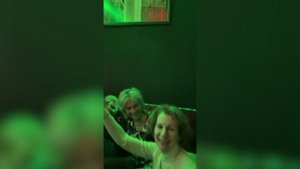 Петр Варибрус(Peter Varibrus) поет песню Soldier of Fortune рок-группы DEEP PURPLE в караоке.