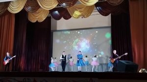 На соседней улице.Кружок эстрадной песни"Вдохновение". ДК Журавское.