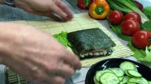 김밥 Не надо ехать в Японию, чтобы попробовать это. Роллы, делаю так. Такой же вкус, но намного проще