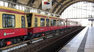 Berlin S-Bahn Berlin Alexanderplatz Video 20 8 2017, 16 13 32