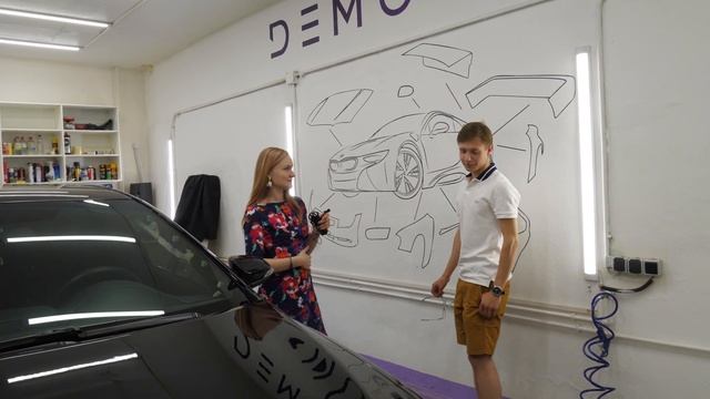 Как оклейка кузова экономит деньги? Реальная история Toyota Camry | Lady Democars смотреть онлайн