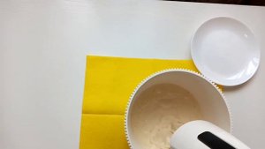 Взбиваємо вершки з домашнього молока (Как взбить домашние сливки)