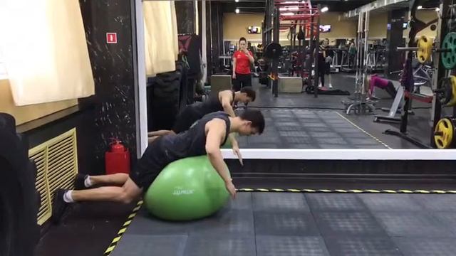 Гиперэкстензия фитбол смотреть онлайн