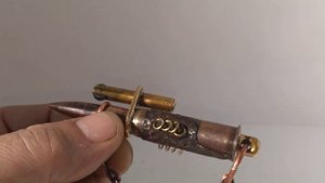 Зажигалка бензиновая из патрона калибра 7.62 своими руками.