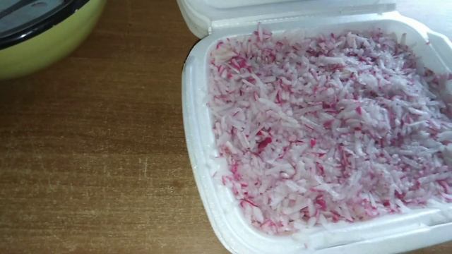 Первые заморозки овощей на зиму. Как заморозить редиску на зиму