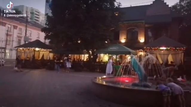 Энгельс:Бар-ресторан Green Lizard и фонтан щука смотреть онлайн