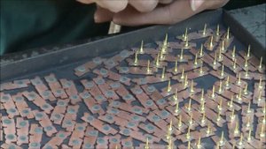 Значки : как крепят иглы на значках