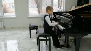 Жуков Николай.                      И.С.Бах "Маленькая прелюдия №8" , С. Майкопар " Токкатина".