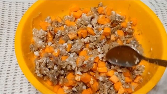 Эчпочмак - треугольные небольшие пироги с тыквой, фаршем и луком. Пальчики оближешь.
