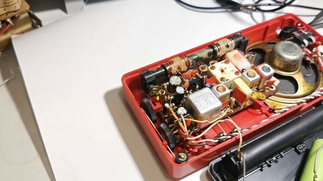 Не ВЫКИДЫВАЙТЕ старый РАДИОПРИЕМНИК.Это ведь электронный помощник смотреть онлайн