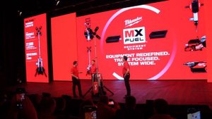 Новая аккумуляторная мачта освещения MX Fuel. Конференция Milwaukee 2020 (Монте-Карло, 3-4 февраля)