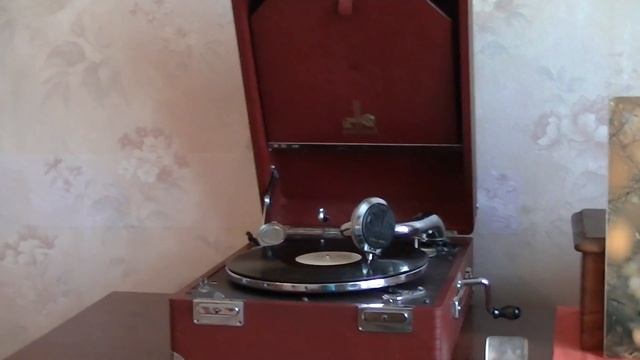 Патефон в действии, часть 94 Вадим Козин: Русая головка! Снился мне сад! смотреть онлайн