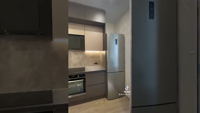 Кофейно-молочная кухня под потолок без ручек в ЖК Прибалтийский. Кухни Проша смотреть онлайн