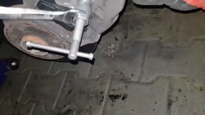 Замена передних тормозных колодок  дачия, рено сандеро (2008-2012) dacia, renault sandero 1,5 dci