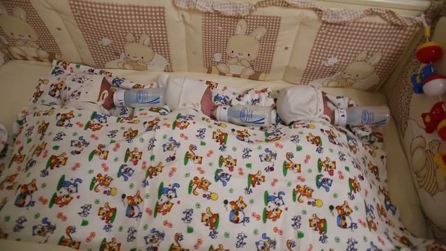 Тройня. Ужин одномесячных тройняшек смотреть онлайн