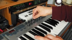 E-MU Xboard 49 Casio VL-5 Zoom RFX-2000 E-MU 0404USB Full Bucket FB-7999 | Ambient Electronic Music