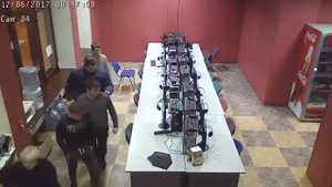 Охранник компьютерного зала вырубил амбала с одного удара