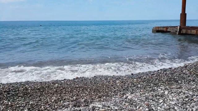 Черное море Абхазии и пляж пансионата "Литфонд" в Пицунде смотреть онлайн