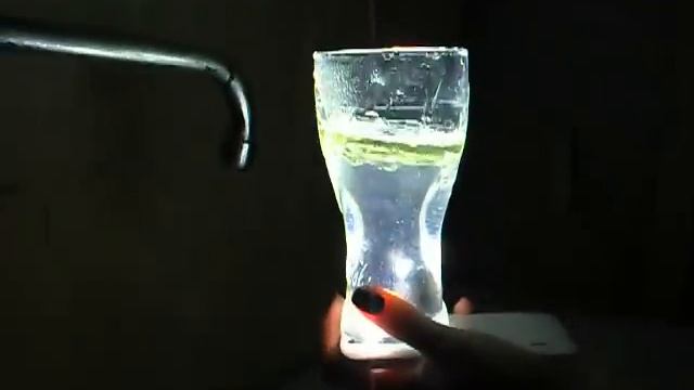 Эксперимент с водой, подсолнечным маслом, и солью смотреть онлайн