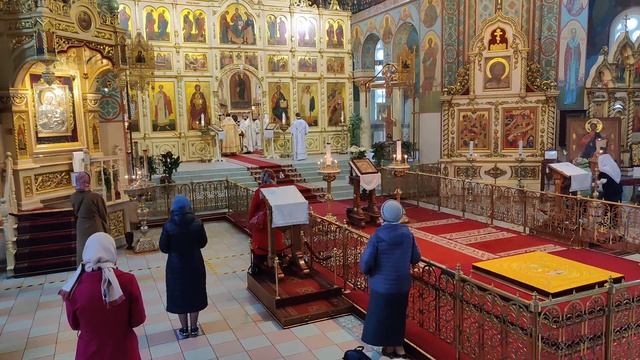 Божественная литургия в Неделю святых жен мироносиц смотреть онлайн