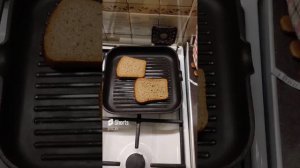 Процесс жарки чёрного хлеба