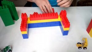 СТРОИМ ГАРАЖ ДЛЯ СТРОИТЕЛЬНЫХ МАШИНОК. WE BUILD A GARAGE FOR CONSTRUCTION MACHINES.